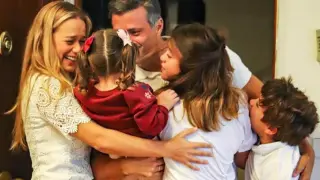 Leopoldo López y su familia a su llegada a Madrid.