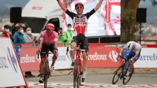 El belga Tim Wellens (Lotto Soudal) se ha impuesto en la decimocuarta etapa de la Vuelta disputada entre Lugo y Ourense