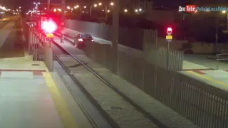 Imágenes de las cámaras del metro de Málaga donde se puede observar el vehículo sobre las vías.