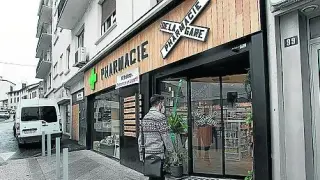Una farmacia de Hendaya donde hacen test serológicos.