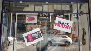 Imagen de archivo de una campaña anterior de Black Friday en una tienda de Monzón.
