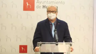 El concejal de Hacienda, José María Romance, ha explicado este viernes el dictamen de la comisión sobre los presupuestos de Huesca.
