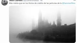Zaragoza ha amanecido bajo una densa niebla.