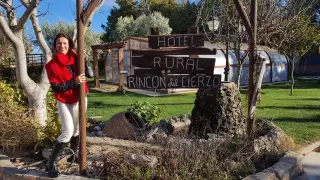 Olga Sauras regente el hotel rural Rincón del Cierzo en Lécera.