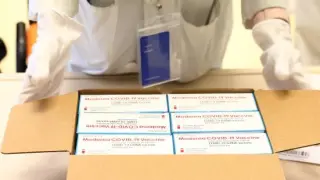 Caja con vacunas moderna