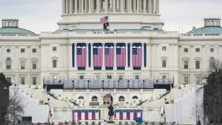 Washington (United States), 17/01/2021.- The US Capitol is seen ahead of President-elect Joe Biden's inauguration from the National Mall in Washington, DC, USA, 17 January 2021. Biden will be sworn-in as the 46th president on 20 January. (Estados Unidos) EFE/EPA/JIM LO SCALZO President-elect Biden Inaugural Events