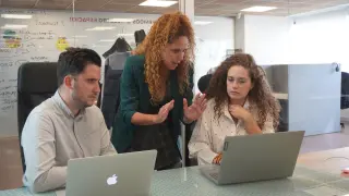 [[[HA REDACCION]]]Tania Grande CEO NODRIZA tech y equipo (2).jpg