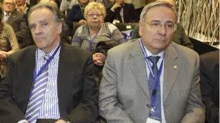 José Luis Galindo, a la derecha, junto a Óscar Fle en una reunión de la Federación Aragonesa de Fútbol.