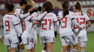 Las jugadoras españolas celebran un tanto durante el encuentro del conjunto ante Azerbaiyán en Bakú (Azerbaiyán)