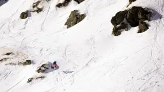 Nuria Castán, en pleno descenso por la nieve andorrana.