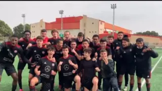 Los jugadores del IPC la Escuela celebran su victoria ante el Casablanca