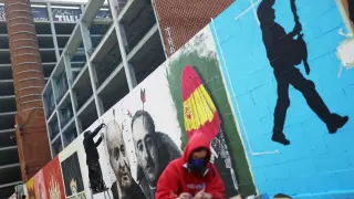 Varios grafiteros se solidarizan con Hasel y pintan un muro en Barcelona