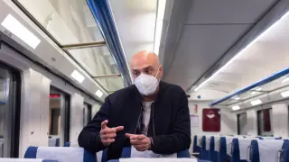 Jorge Faure, usuario del tren regional Zaragoza Lérida de las 6.10 que se suprime el 1 de abril de 2021.