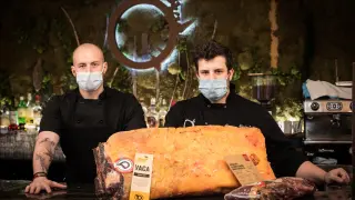 Marcos Alcubierre y Alejandro García, cocineros del restaurante Saucco, de Zaragoza.