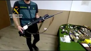 Armas incautadas al detenido.