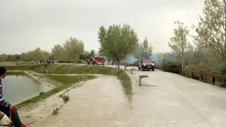 Vehículos de los bomberos en el lugar donde se ha producido el fuego