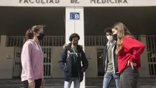 Estudiantes de Medicina de la Universidad de Zaragoza vacunados con Astrazeneca.