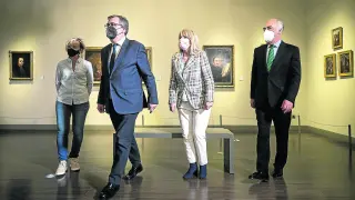 Los participantes en el foro social, momentos antes de iniciar el debate, en el Museo Goya de Zaragoza.