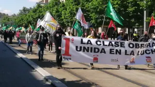 ​La manifestación con motivo del Primero de Mayo convocada por diferentes sindicatos en Zaragoza a su paso por el paseo de la Independencia.