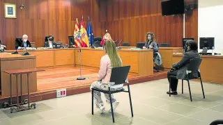 Las acusadas, durante el juicio celebrado este martes en la Audiencia de Zaragoza.