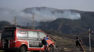El incendio forestal declarado el jueves en el municipio tinerfeño de Arico ha avanzado durante la noche hasta afectar 2.800 hectáreas