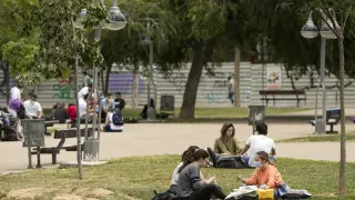 Estudiantes en el campus de la plaza San Francisco, en Zaragoza.
