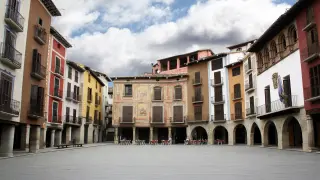 La plaza Mayor de Graus es uno de los reclamos turísticos de la localidad.