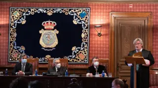 El magistrado Juan Carlos Zapata, ayer, durante la lectura de su discurso de ingreso en la Academia Aragonesa de Jurisprudencia.