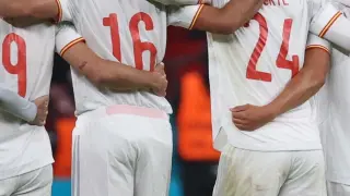 Los jugadores de la selección, durante los penaltis en el Italia-España