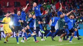 Los jugadores de Italia celebran su pase a la final de la Eurocopa