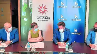 César Romero, Berta Sáez, Íñigo de Yarza y Sergio López, tras firmar el acuerdo