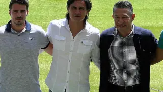 Nacho Ambriz, junto al resto del cuerpo técnico de la SD Huesca.