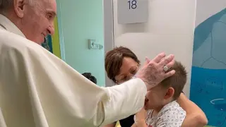 Francisco, durante su visita a los niños con cáncer.
