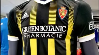 El logo de la nueva marca patrocinadora del Real Zaragoza, ubicado ya sobre la camiseta del segundo uniforme, la avispa, negra y amarilla.