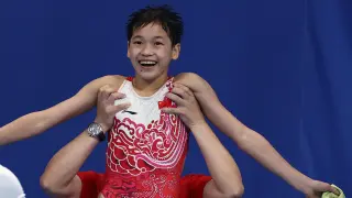 La joven saltadora china Hongchan Quan, de 14 años, se ha proclamado campeona olímpica
