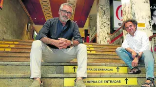 El cineasta Javier Fresser y el actor Alberto Castrilo-Ferrer, en la presentación de 'Historias lamentables' en Zaragoza el pasado junio