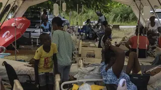 Pacientes del Ofatma Hospital en Les Cayes, Haití