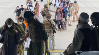 Las Fuerzas Armadas han conseguido evacuar a un primer grupo de españoles y colaboradores afganos