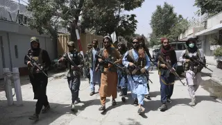 Varios talibanes armados en el barrio Wazir Akbar Khan de Kabul, el pasado miércoles