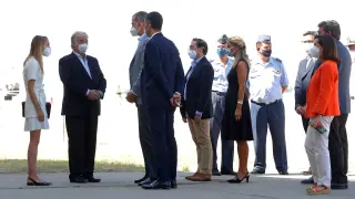 El rey Felipe VI y el presidente del Gobierno, Pedro Sánchez, visitan el centro de acogida temporal instalado en la base de Torrejón de Ardoz con motivo de la operación de repatriación desde Afganistán.