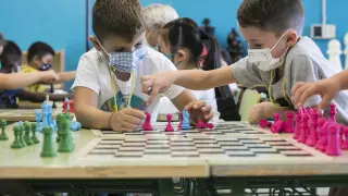 En el CEIP Zalfonada de Zaragoza, el ajedrez forma parte del Proyecto de Centro y se imparte ya desde la etapa de infantil