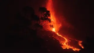 Se derrumba parte del cono del volcán y aumenta la actividad efusiva