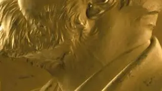 Moneda de oro con el grabado de Alfred Nobel que se entrega en los premios con su nombre