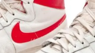 Las zapatillas Nike Air Ships de Jordan, subastadas por casi 1,5 millones de dólares.