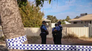 Policías en el lugar donde se ha encontrado a la pequeña de cuatro años. AUSTRALIA MISSING GIRL FOUND