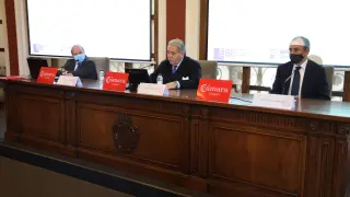 Marcos Sanso, Manuel Teruel y Antonio Lacoma, en la presentación del informe a la prensa.