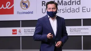 José Víctor Alfaro, durante una intervención en la Escuela Universitaria Real Madrid de la Universidad Europea hablando sobre Podoactiva.