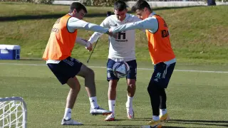 Francho, a la izquierda, en el entrenamiento de la selección española sub-21.