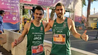 Alberto Puyuelo, subcampeón de España de maratón, junto a su hermano Víctor, en Tenerife.
