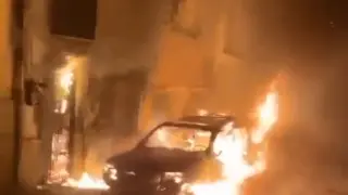 Bloquean la puerta y prenden fuego a un contenedor en la casa del alcalde de Navas de San Juan (Jaén).